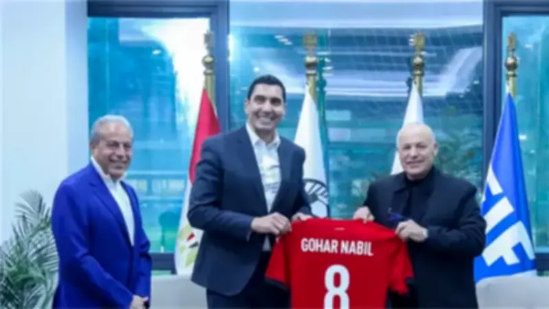 وزير الرياضة وقيادات اتحاد الكرة يرافقون بعثة منتخب مصر في رحلة تحضيرية دولية