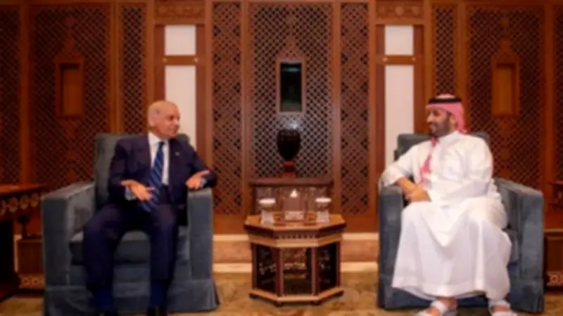 رئيس الوزراء الباكستاني يؤكد دعمه الثابت للسعودية ضد الهجمات الإيرانية