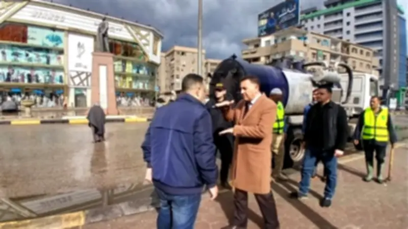 محافظ القليوبية يشرف على جهود شفط مياه الأمطار لمواجهة الطقس غير المستقر