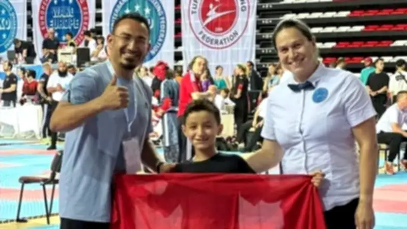 طفل أسيوط عبد الحافظ عمر يصنف ضمن أفضل لاعبي الكيك بوكسينج عالميًا