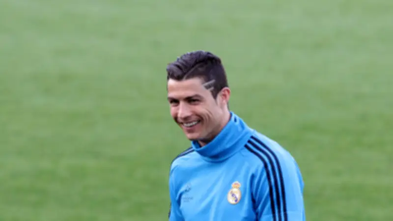 هل خدع كريستيانو رونالدو نادي النصر مرتين؟ رحلة مدريد تثير الشكوك