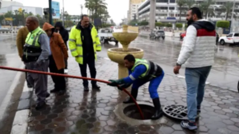 شركة مياه القناة ترفع جاهزيتها لمواجهة نوة الأمطار وتكثف فرق الطوارئ