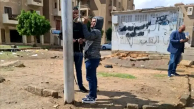 نفوق كلب ضال بعد صعقه بملامسة عمود كهرباء في العاشر من رمضان