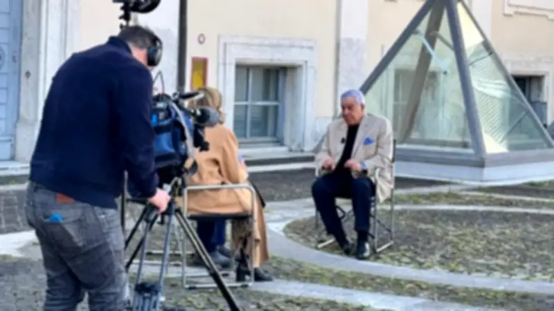 زاهي حواس يطالب بتغيير القوانين الدولية المجحفة لاسترداد الآثار المسروقة