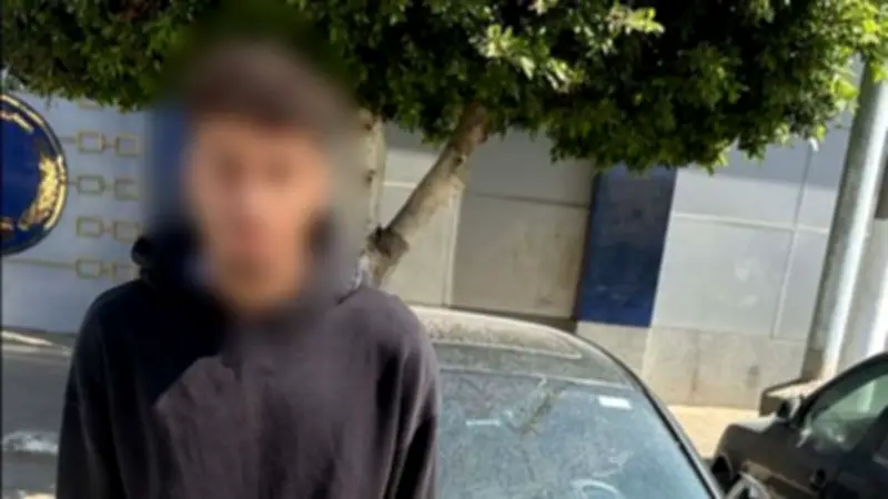 ضبط قائد سيارة بعد أدائه حركات استعراضية وتعطيل حركة المرور في منطقة النزهة بالقاهرة