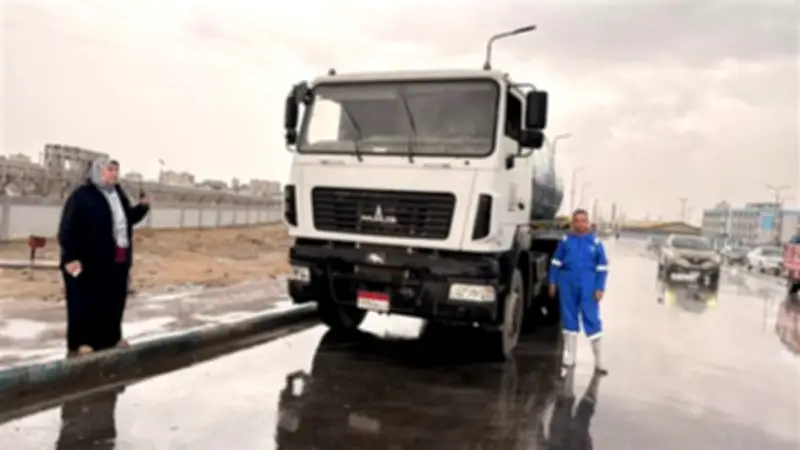 شركة مياه القناة تكثف جهودها لمواجهة تجمعات الأمطار في السويس عبر فرق طوارئ متخصصة