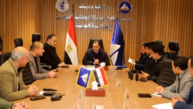 محافظ دمياط يرأس غرفة عمليات الطوارئ لمتابعة موجة الطقس السيء وتداعيات الأمطار