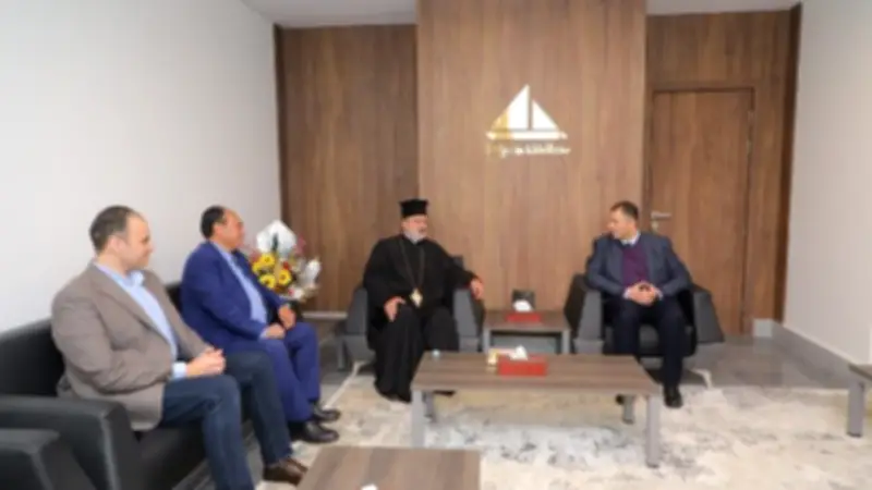 محافظ دمياط يستقبل راعي كنيسة الروم الأرثوذكس لتبادل التهنئات بعيد الفطر المبارك