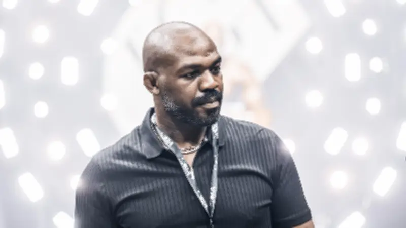 الاتحاد الدولي للملاكمة يضم جون جونز سفيراً عالمياً للملاكمة بدون قفازات