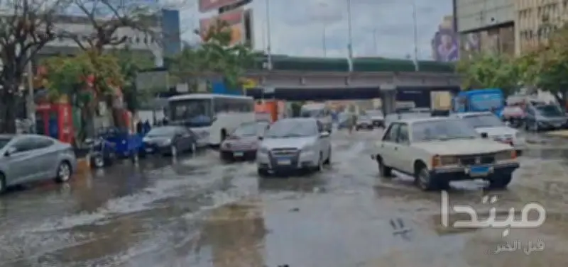 النشرة المرورية الرقمية تقدم إرشادات قيادة آمنة خلال الأمطار الغزيرة