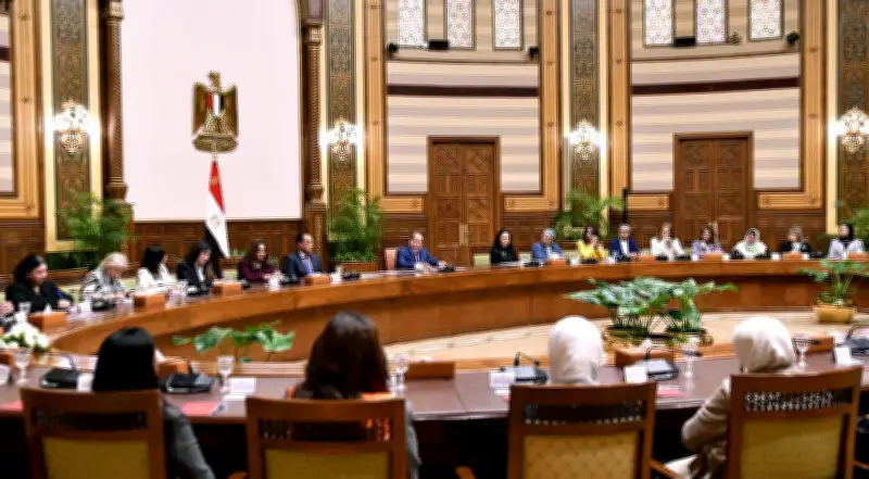 الرئيس السيسي يشيد بدور المرأة المصرية والأم المثالية في احتفالية خاصة