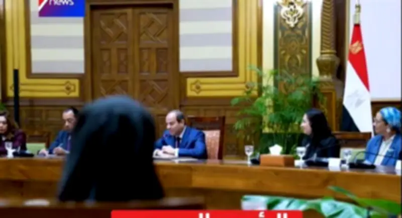الرئيس السيسي يوجه تحية خاصة لكل امرأة مصرية وأم صنعت إنساناً فقامت وطنًا
