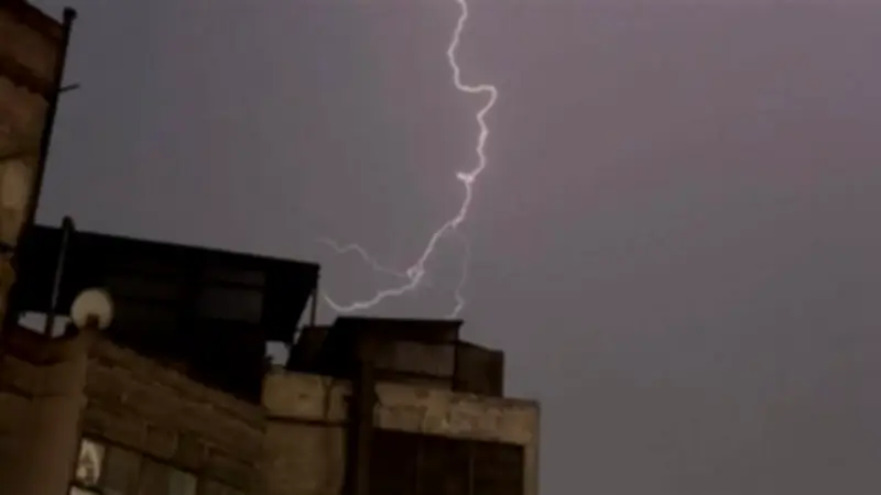 أمطار غزيرة ورعدية ورياح نشطة تضرب الجيزة وتؤثر على عدة مناطق في مصر