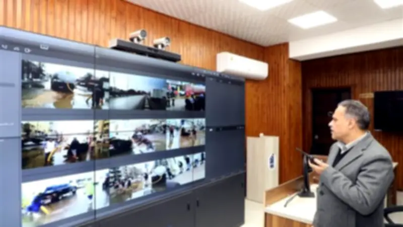 محافظ الشرقية يشدد على متابعة أعمال سحب مياه الأمطار عبر غرفة عمليات مركزية