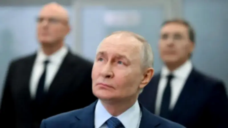 روسيا تقدم دعمًا عسكريًا واستخباراتيًا لإيران عبر شحنات طائرات مسيرة وأدوية وغذاء