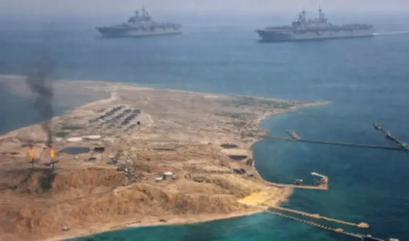 إيران تدفع بحشود عسكرية ومنظومات دفاع جوي إلى جزيرة خارج