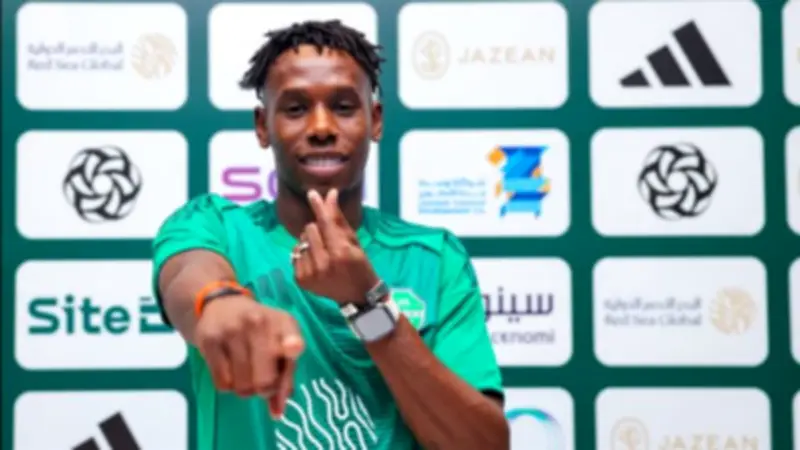 قبل مواجهة مصر.. رينارد يستبعد هوساوي من معسكر السعودية بسبب الإصابة