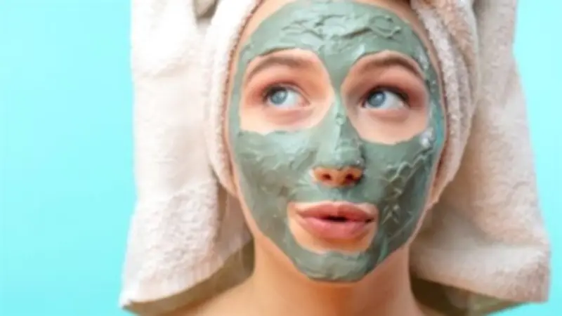 ماسكات طبيعية قبل النوم: سر بشرة مشرقة ونضرة في الصباح