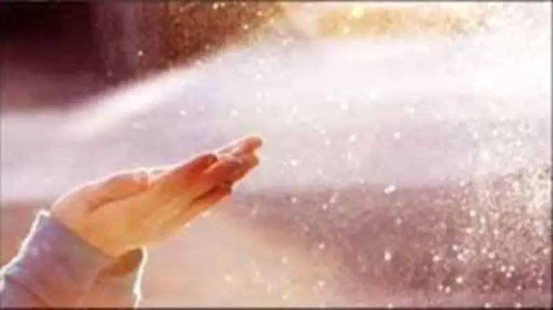 هل يجوز التبرك بماء المطر؟.. أستاذ بالأزهر يوضح حكمها الشرعي