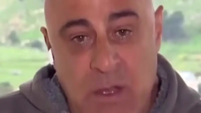 رئيس بلدية مستوطنة حدودية يبكي في هجوم على نتنياهو: بلداتنا تدمرت ونحن بلا دعم