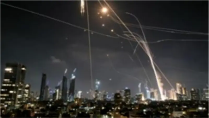 جيش الاحتلال الإسرائيلي يؤكد تصديه لصواريخ إيرانية استهدفت القدس ووسط إسرائيل