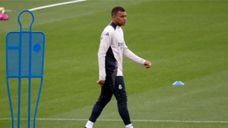 فضيحة طبية تهز ريال مدريد: اتهامات بالكذب حول إصابة مبابي والصحفي الفرنسي يؤكد