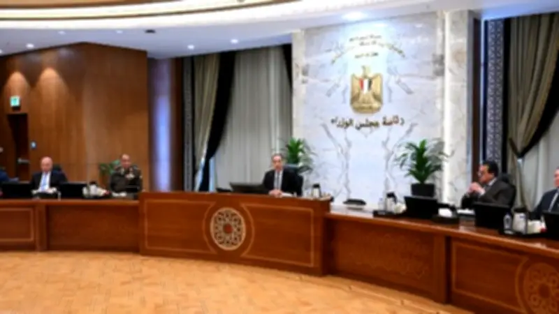 مدبولي يؤكد: كل وزارة مسئولة عن تفعيل إجراءات ترشيد استهلاك الكهرباء في المباني الحكومية