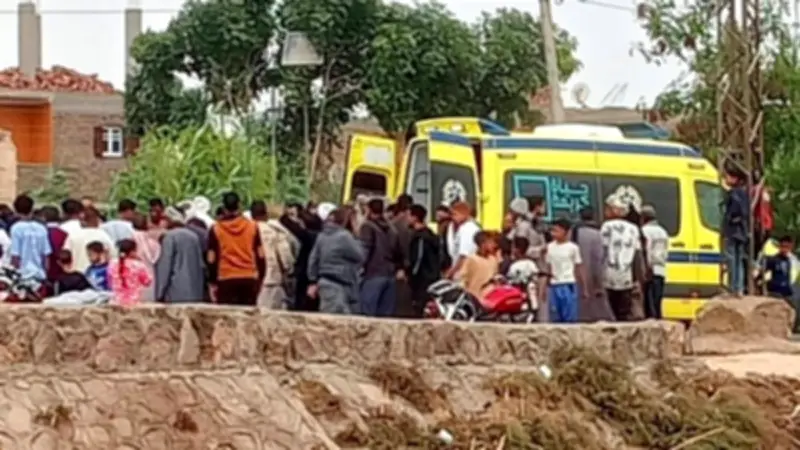 مصرع شاب وإصابة اثنين في تصادم مروع بين موتوسيكل وجرار قصب بأرمنت غرب الأقصر