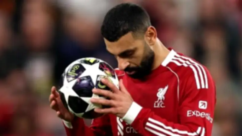 أسطورة ليفربول يحذر محمد صلاح: انتقالك إلى الدوري السعودي سينهي مسيرتك الكروية