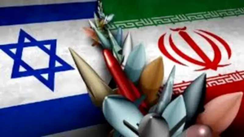 خبير استراتيجي يحذر من مخطط أمريكي إسرائيلي لتوريط الخليج في صراع نووي مع إيران