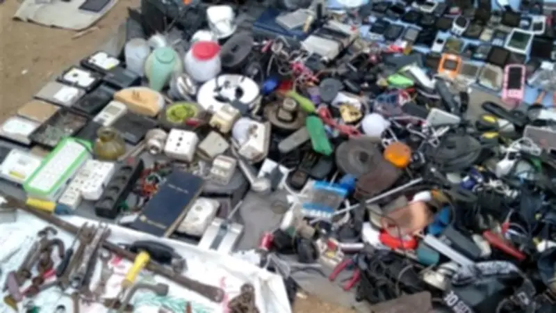 استقرار أسعار الخردة الإلكترونية وعلب الكان والكتب المستعملة في السوق المحلي اليوم