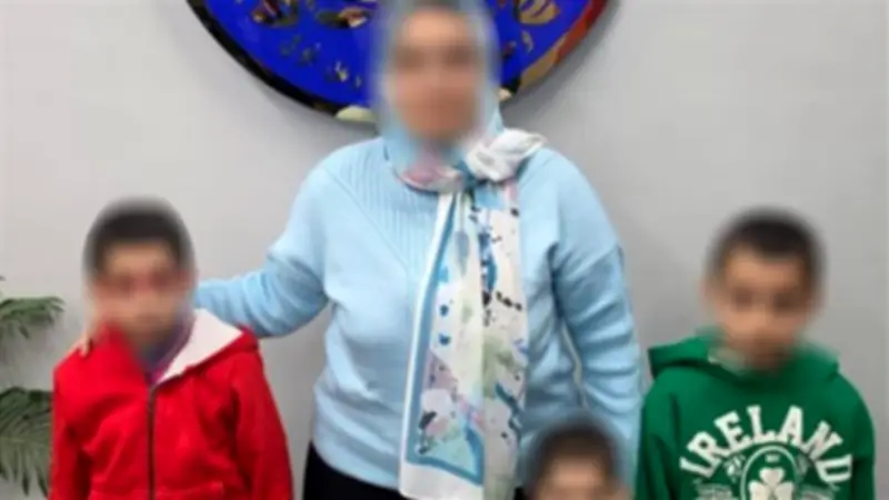 فيديو صادم في الإسكندرية: أطفال على حافة الخطر خارج شباك شقة مرتفعة