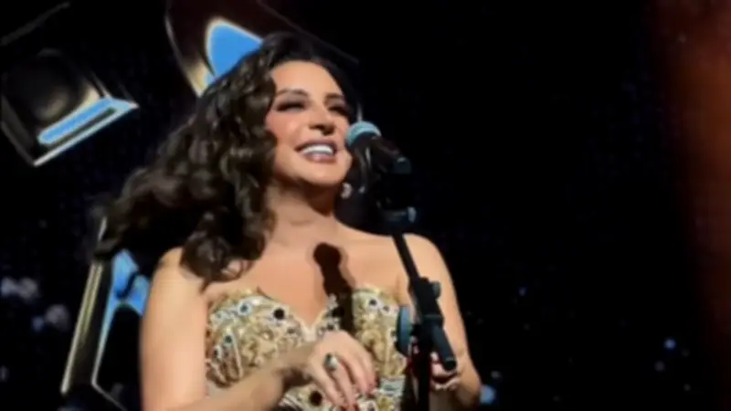 أنغام تتألق بحفل جماهيري حاشد في السعودية وتقدم باقة من أشهر أغانيها