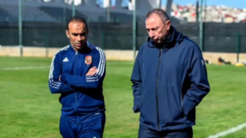 مفاجأة كبرى في الأهلي: وليد صلاح الدين يبقى مديرًا للكرة حتى نهاية الموسم