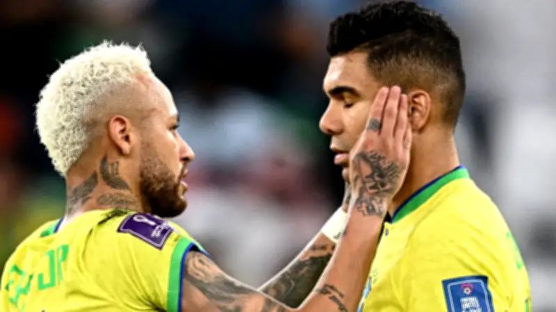 كاسيميرو يدافع عن نيمار: من بين الأفضل في جيله مع ميسي ورونالدو