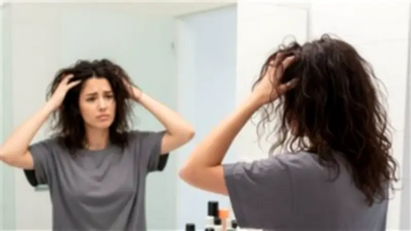 وصفة طبيعية سحرية للتخلص من هيشان الشعر في الطقس البارد