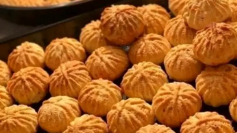 خبيرة تغذية تحذر من مخاطر الإفراط في تناول الكحك والفسيخ بعد رمضان