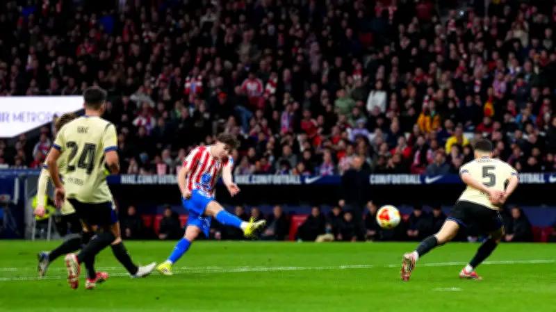 عرض أتلتيكو الضخم يعقد حلم برشلونة في التعاقد مع جوليان ألفاريز