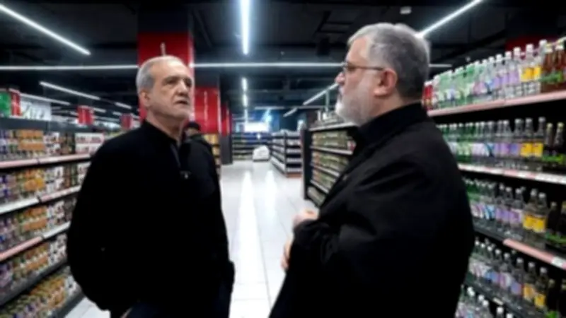 بزشكيان يتحدى القصف الإسرائيلي الأمريكي ويتجول في سوق طهران وسط جدل