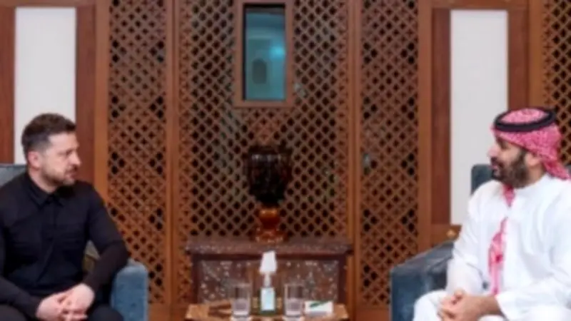 أوكرانيا والسعودية توقعان اتفاقية دفاعية تاريخية خلال زيارة زيلينسكي إلى جدة