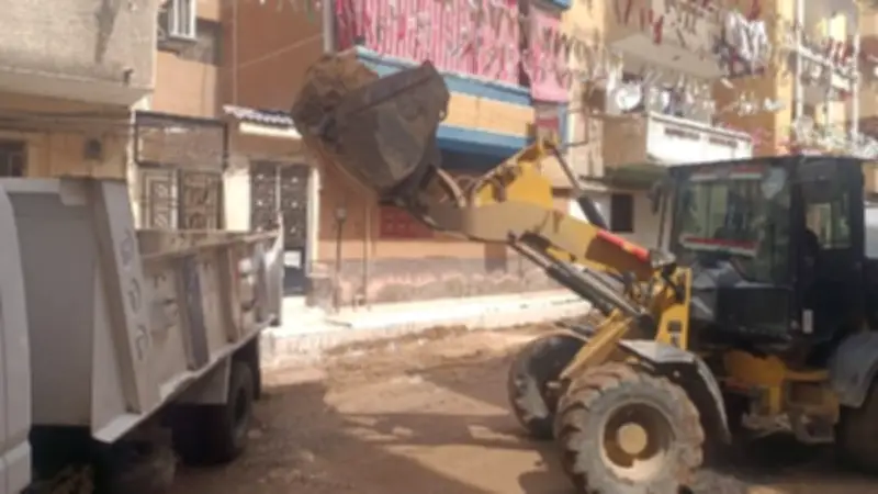 رفع كفاءة شارع الكويت في كفر الشيخ بعد موجة الأمطار الغزيرة