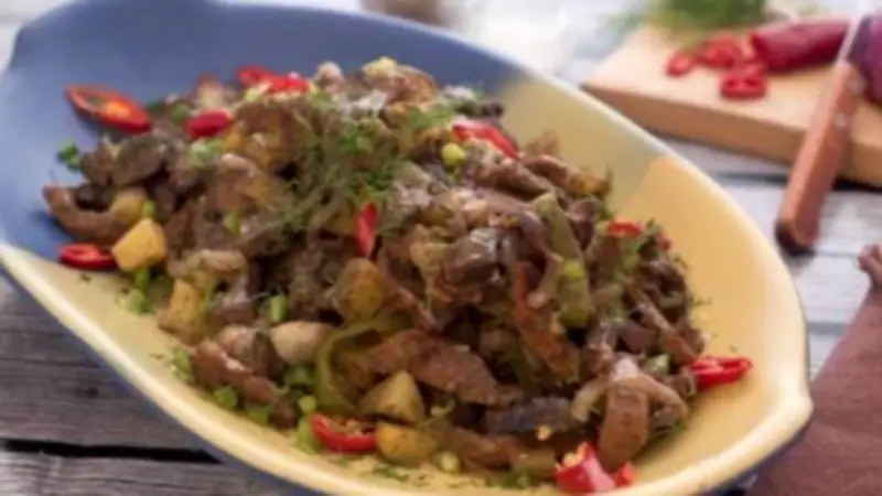 دار الإفتاء توضح: صلاة الرجل مع زوجته في المنزل تُحسب جماعة وتنال أجرها