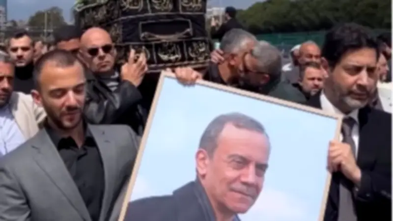 مشاهد مؤثرة في جنازة الفنان اللبناني أحمد قعبور وسط حزن عائلته ومحبيه