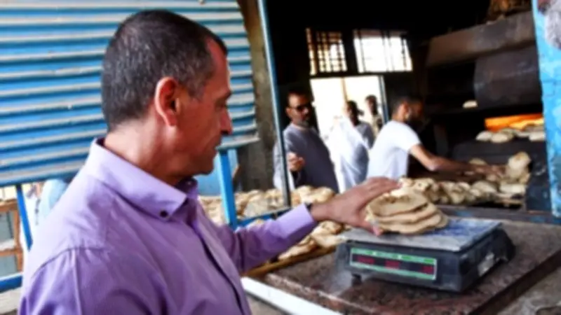 محافظ أسوان يشن حملة تفتيش مفاجئة على مخبز بنصر النوبة لضمان جودة الخبز