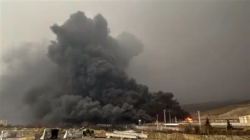 إسرائيل تستهدف منشأة يورانيوم في إيران وتعلن عن ضربات متزامنة في عدة مواقع