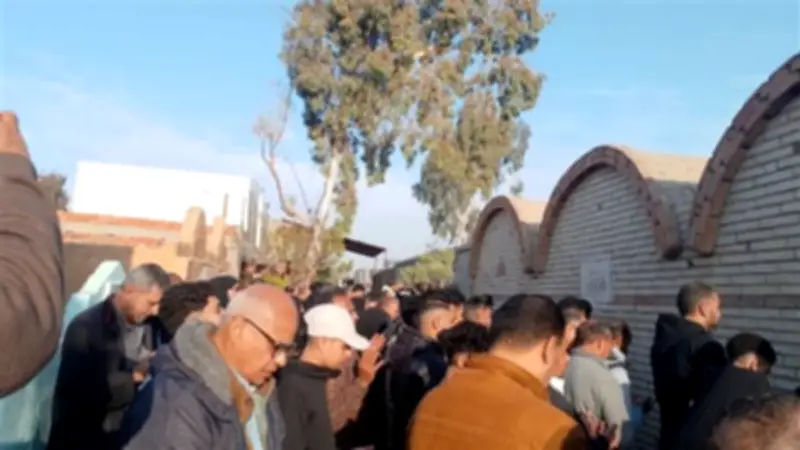 مئات المشيعين يودعون طالبًا قضى في حادث سير مروع بالعبور بالقليوبية