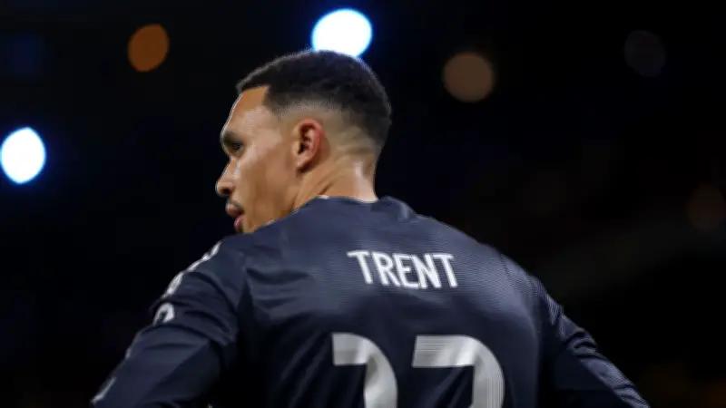 شرطة إسبانيا توقف ألكسندر أررنولد بعد توقيعه للمشجعين خارج تدريبات ريال مدريد