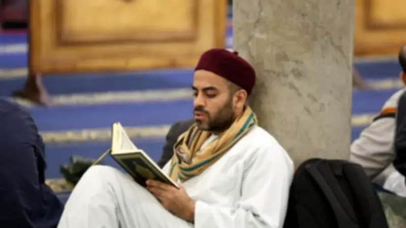 دار الإفتاء توضح حكم إهداء ثواب الأعمال الصالحة للأحياء والأموات