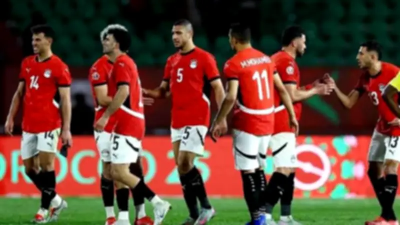 منتخب مصر يؤدي مناسك العمرة في جدة بعد فوز كبير على السعودية