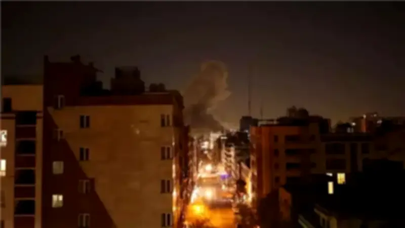 إعلام إيراني: غارات مكثفة تشمل طهران وأصفهان وشيراز ودزفول مع نشاط دفاعي جوي